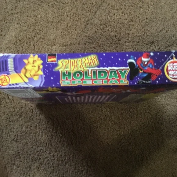 Spider-Man & Mary Jane Holiday Special Limited Edition 1 of 35,000 with Magnet - Picture 6 of 16